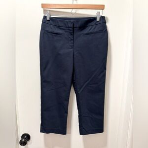 Chicos Fabulously slimming Capri pants. Navy blue. Size 00